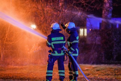 Goeppingen-Jebenhausen: Scheune in Vollbrand - Schlauchleitung ueber 1 km zum Brandobjekt gelegt