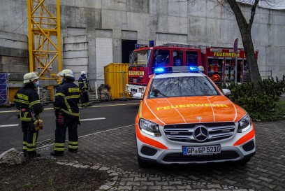 Goeppingen: Bitumentopf auf Baustelle in Brand