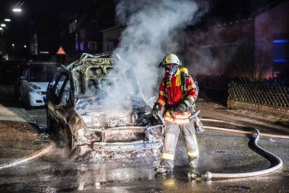 Ostfildern-Nellingen: PKW brannte vollstaendig aus