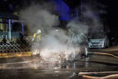Ostfildern-Nellingen: PKW brannte vollstaendig aus