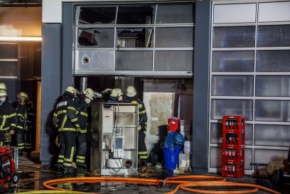 Sindelfingen: Brand einer Industriewaschmaschine eines Elektromarkt
