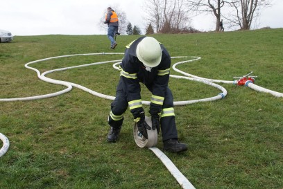 Schoemberg: Garage geraet in Vollbrand - Feuerwehr Grosseinsatz