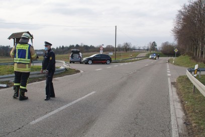 Neulingen: Ausweichmanoever fuehrt zu einem Verkehrsunfall mit hohem Sachschaden