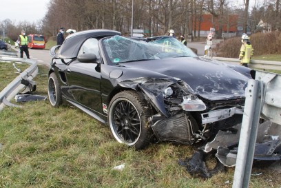 Neulingen: Ausweichmanoever fuehrt zu einem Verkehrsunfall mit hohem Sachschaden