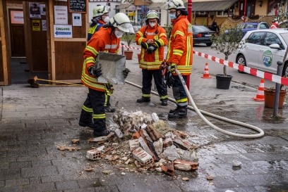 Uhingen: Ueberhitzter Kamin sorgt fuer groesseren Feuerwehreinsatz