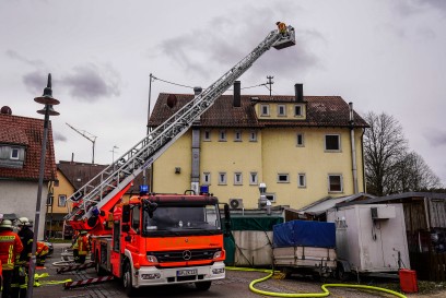 Uhingen: Ueberhitzter Kamin sorgt fuer groesseren Feuerwehreinsatz
