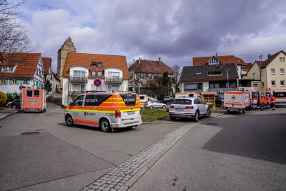 Wendlingen: Wohnungsbrand in Erdgeschosswohnung - Bewohner mit Fluchthauben gerettet