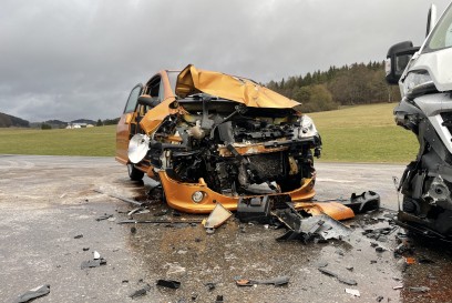 Engstingen: Frontalzusammenstoss fordert zwei Verletzte