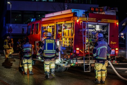 Wernau: Vollbrand mehrerer Firmenhallen - Grosseinsatz der Feuerwehren