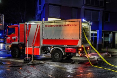 Wernau: Flammeninferno - Vollbrand mehrerer Firmenhallen - Grosseinsatz der Feuerwehren
