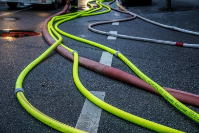 TAGBILDER! Wernau: Flammeninferno - Vollbrand mehrerer Firmenhallen - Grosseinsatz der Feuerwehren