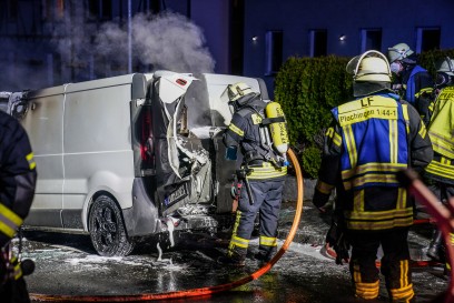 Plochingen: Transporter brennt in Wohngebiet