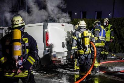 Plochingen: Transporter brennt in Wohngebiet