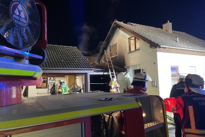 Weinsberg: Garagenbrand greift auf Wohnhaus ueber