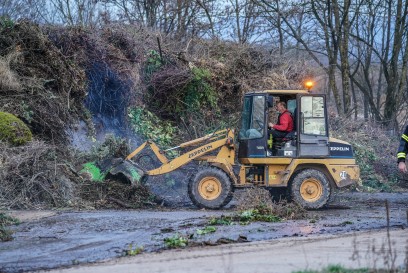 Plochingen: Gruenschnitt in Brand auf der Erddeponie Weisser Stein