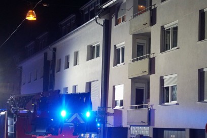 Pforzheim: Brand im Treppenhaus sorgt fuer einen Feuerwehr Grosseinsatz