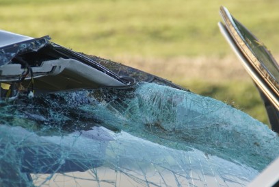 Tiefenbronn: Pkw weicht Lkw aus ueberschlaegt sich und landet auf einem Feld