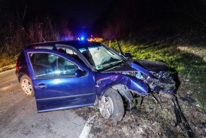 Owen: Von Fahrbahn abgekommen und gegen Stein geprallt