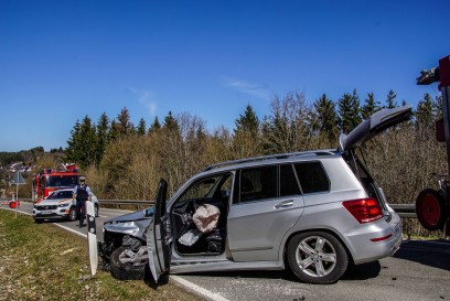 Wildberg: Zwei schwer verletzte nach Frontalzusammenstoss