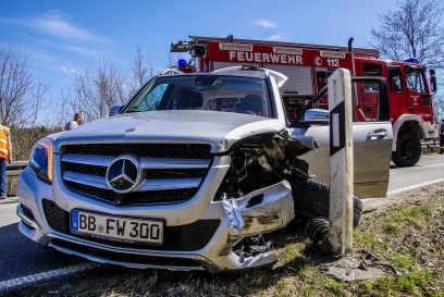 Wildberg: Zwei schwer verletzte nach Frontalzusammenstoss