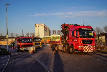 Weinstadt-Endersbach: Jeep in Rems gerollt