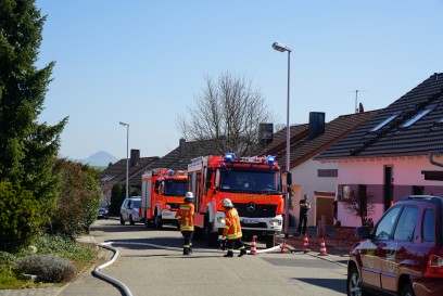 Uhingen: Beim Unkraut abbrennen Hecke in Brand gesteckt