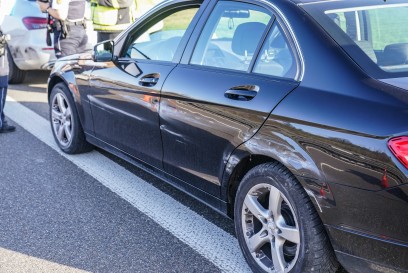 B29/Weinstadt: Unfall 1: Von Bundesstrasse abgekommen und ueberschlagen - Unfall 2: Mitfahrerin bei Unfall schwer verletzt