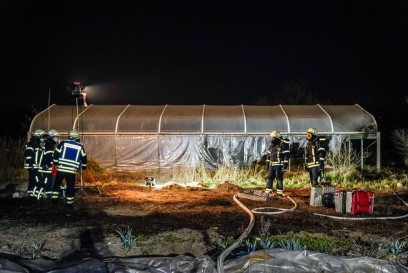 Waiblingen-Beinstein: Wiese und Teile vom Gewaechshaus brennen ab – Brandstiftung? Beim selben Besitzer brannte es im Juli 2020 schon mal