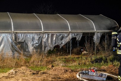 Waiblingen-Beinstein: Wiese und Teile vom Gewaechshaus brennen ab – Brandstiftung? Beim selben Besitzer brannte es im Juli 2020 schon mal