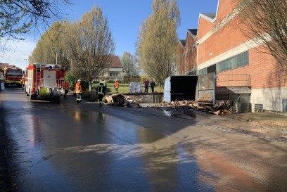 Benningen: Containerbrand im Industriegelaende
