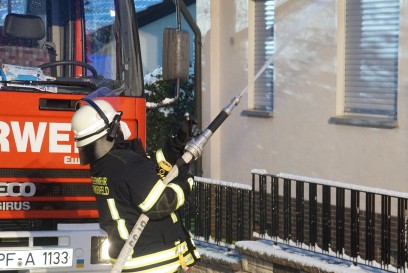 Birkenfeld: Dachstuhlbrand fuehrt zu einem Feuerwehr Einsatz