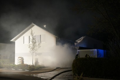 Heiningen: PKW brennt voellig aus