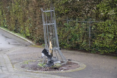 Denkendorf: VW Fahrer verliert Kontrolle ueber Auto und ueberschlaegt sich- 2 Verletzte