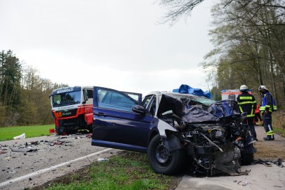 Rechberghausen: Schwerer Frontalcrash auf der b297 - Fahrer lebensgefaehrlich verletzt