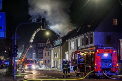 Sindelfingen: Dachstuhlbrand sorgt fuer Einsatz der Feuerwehr