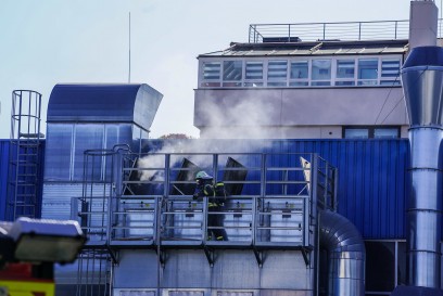 Waiblingen: Brand eines Papier Schredders greift auf Filteranlage ueber