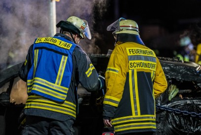 Schorndorf: Elektrofahrzeug brennt in einer Einzelgarage  - BMW I3 in Vollbrand 