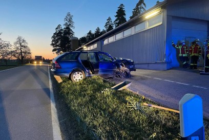 Althengstett: Unfall vor Feuerwehrgeraetehaus