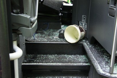 Muehlacker: Lkw kollidiert mit Bus in einer engen Kurve - eine Person Verletzt