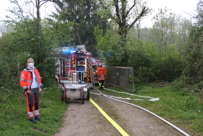 Steinheim-Kleinbottwar: Vollbrand einer Gartenhuette