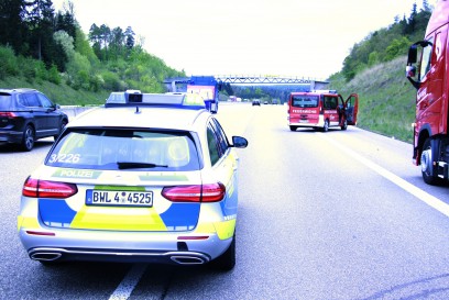 Wimsheim: Auflieger brennt auf der A8 aus - Vollsperrung