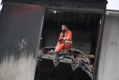 Wimsheim: Auflieger brennt auf der A8 aus - Vollsperrung