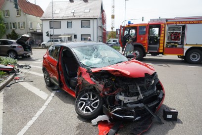 Suessen: Schwerer Kreuzungscrash auf der alten B10