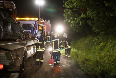 Kirchheim A8: Auto ueberschlaegt sich Drogen fand die Polizei nach einem Unfall auf der A8