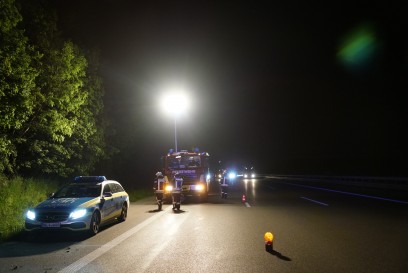 Kirchheim A8: Auto ueberschlaegt sich Drogen fand die Polizei nach einem Unfall auf der A8