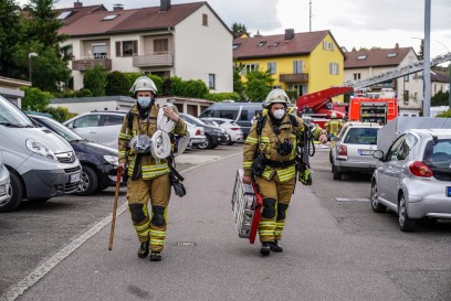 Esslingen-Zollberg: Rauch aus dem Dachstuhl sorgt fuer Feuerwehreinsatz