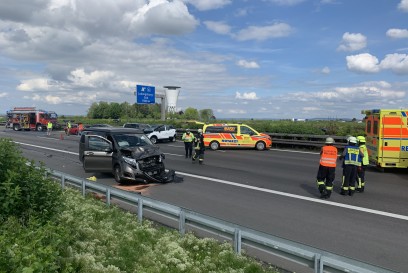 Moeglingen: Schwerer Verkehrsunfall auf der A81 - 2 Verletzte