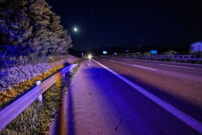 Kirchheim/A8: Autofahrer schlaeft Nicht mehr steuern konnte ein 21-Jaehriger sein Fahrzeug
