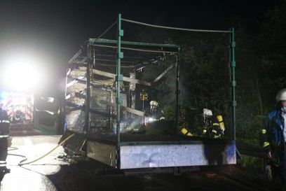 Sindelfingen:Lkw mit Strohballen faengt Feuer 