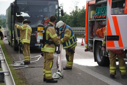 Sirnau: Busanhaenger geraet in Brand - keine Verletzten